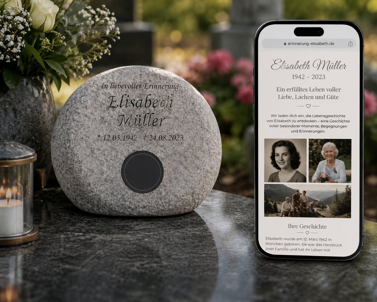 Granit-Erinnerungsstein mit eingelassenem NFC-Tag, daneben ein Smartphone mit der erzählten Lebensgeschichte